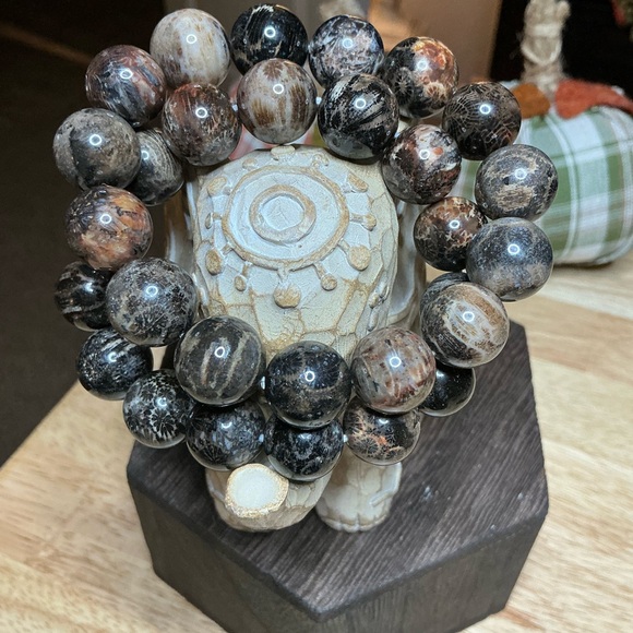 Black Coral Jade 14mm - Picture 4 of 9